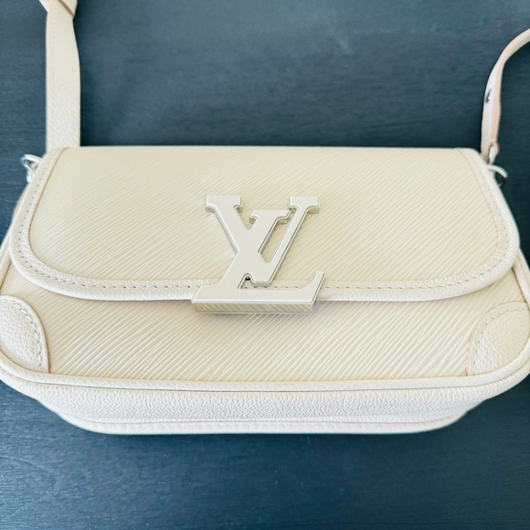 Louis Vuitton Buci crossbody - Picture 11 of 16